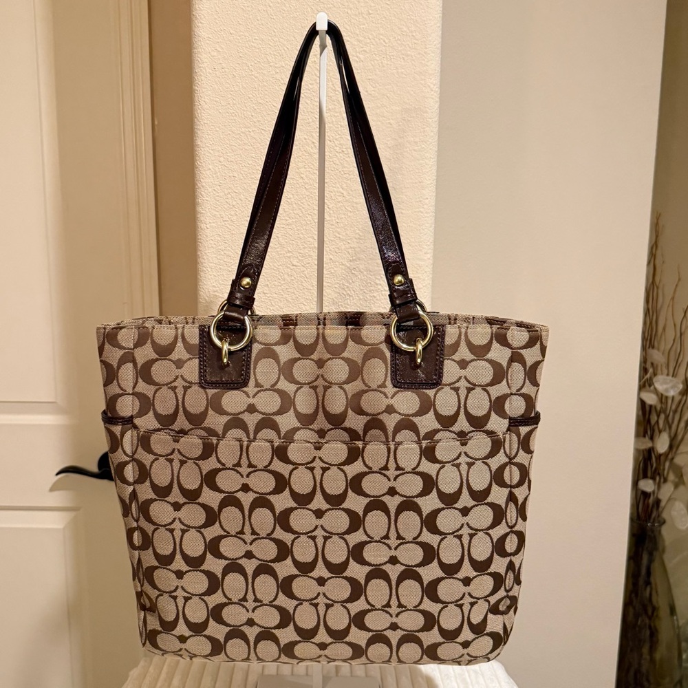 Coach Gallery signature Khaki Tote. F19388 - Picture 2 of 16